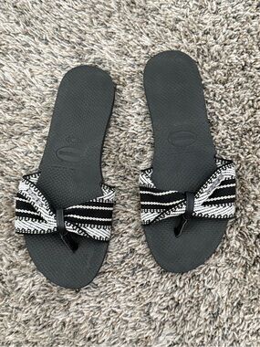 Havaianas Black & White Striped Bow Slide Sandals